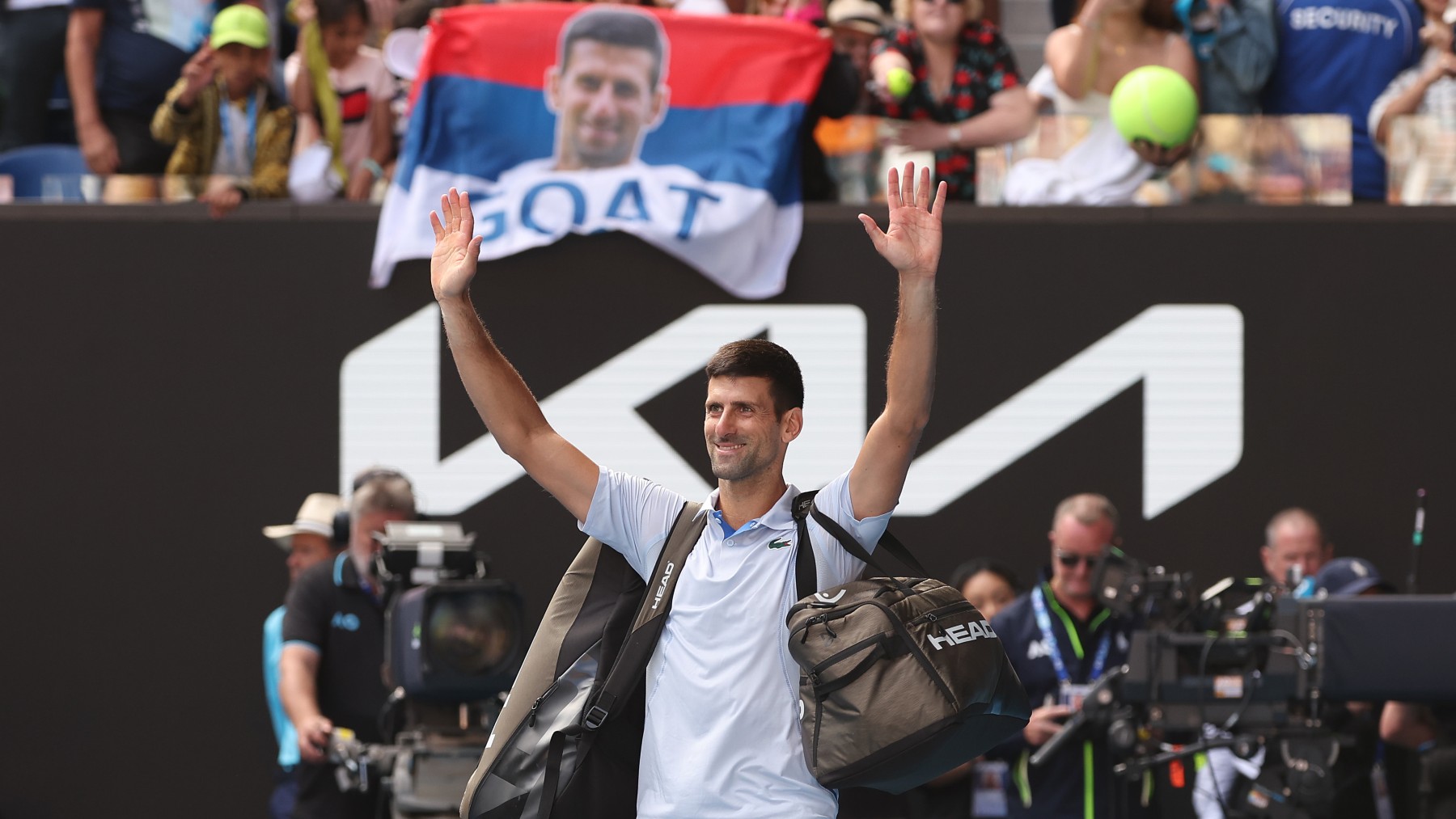 Novak Djokovic se despide del público del Open de Australia. (Getty)