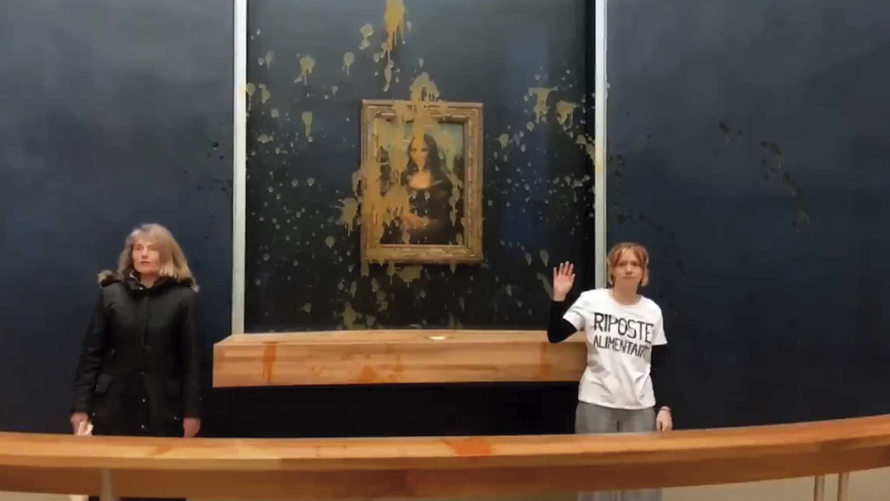 La Mona Lisa en el Louvre de París vandalizada