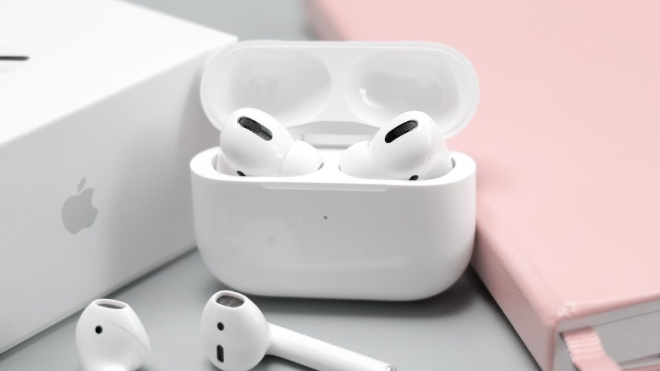 Esta es la forma correcta de limpiar tus AirPods para no estropearlos