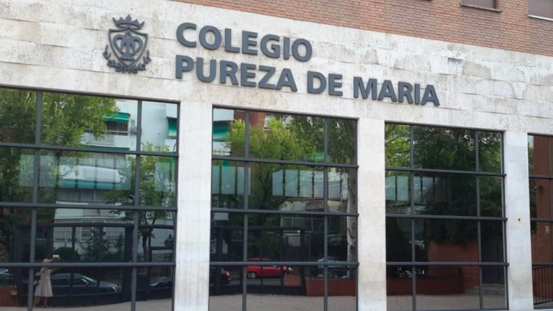 Fachada de un centro de la Congregación Pureza María