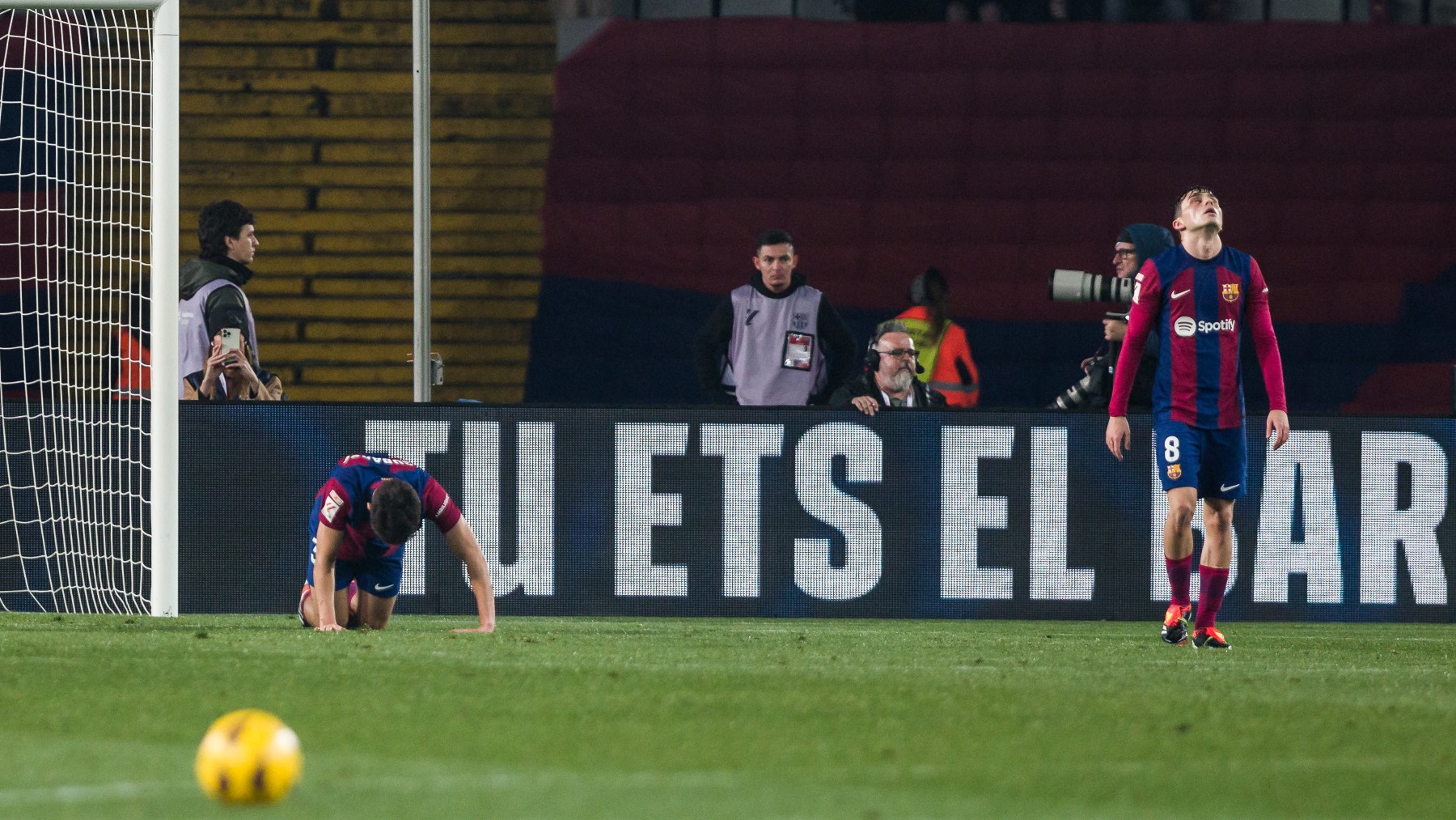 El Barça, desolado tras los goles del Villarreal. (EP)