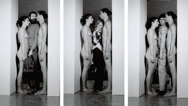 artista desnudo MoMA