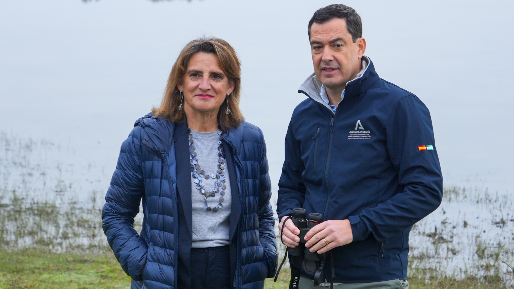 Teresa Ribera y Juanma Moreno durante su visita a Doñana en noviembre de 2023 (EUROPA PRESS).