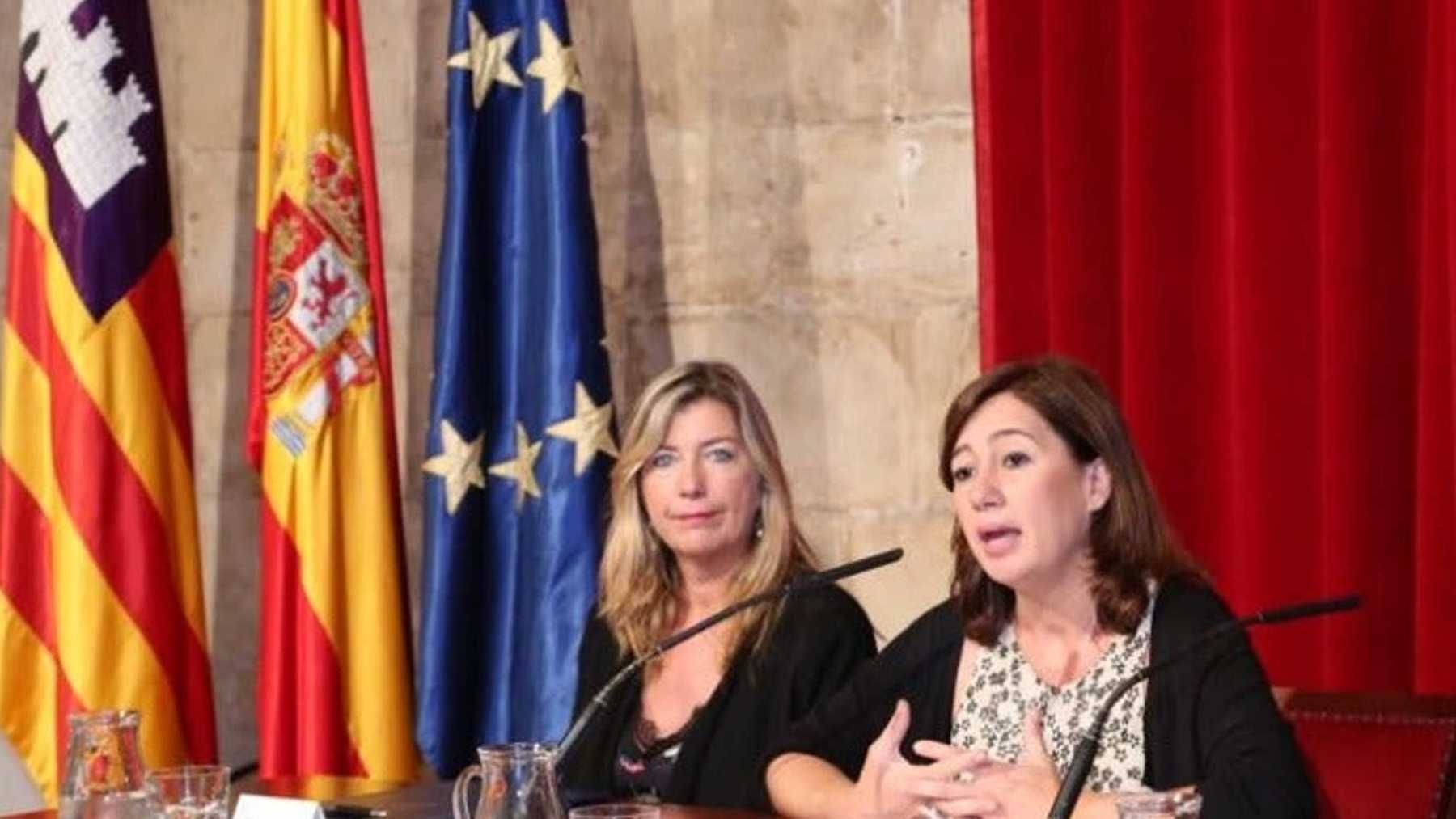 Francina Armengol cuando era presidenta de Baleares junto a su consellera de Salud, Patricia Gómez.