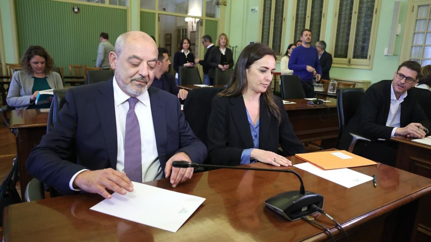 Sergio Rodríguez e Idoia Ribas en una comisión del Parlament. (EP)
