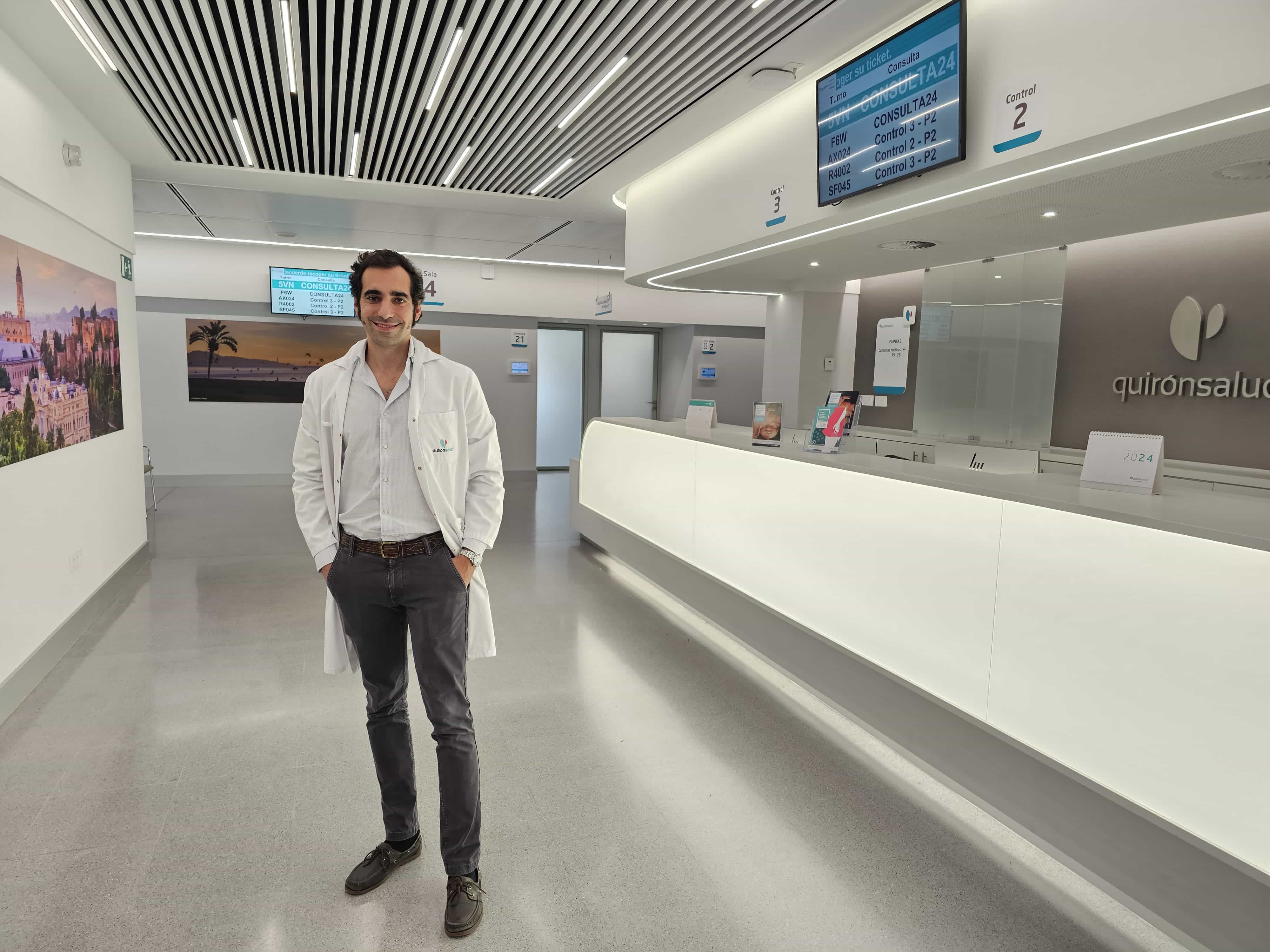 Dr. Rodrigo Orozco, jefe del Servicio de Ginecología y Obstetricia de Quirónsalud Málaga y responsable del área integral de la mujer