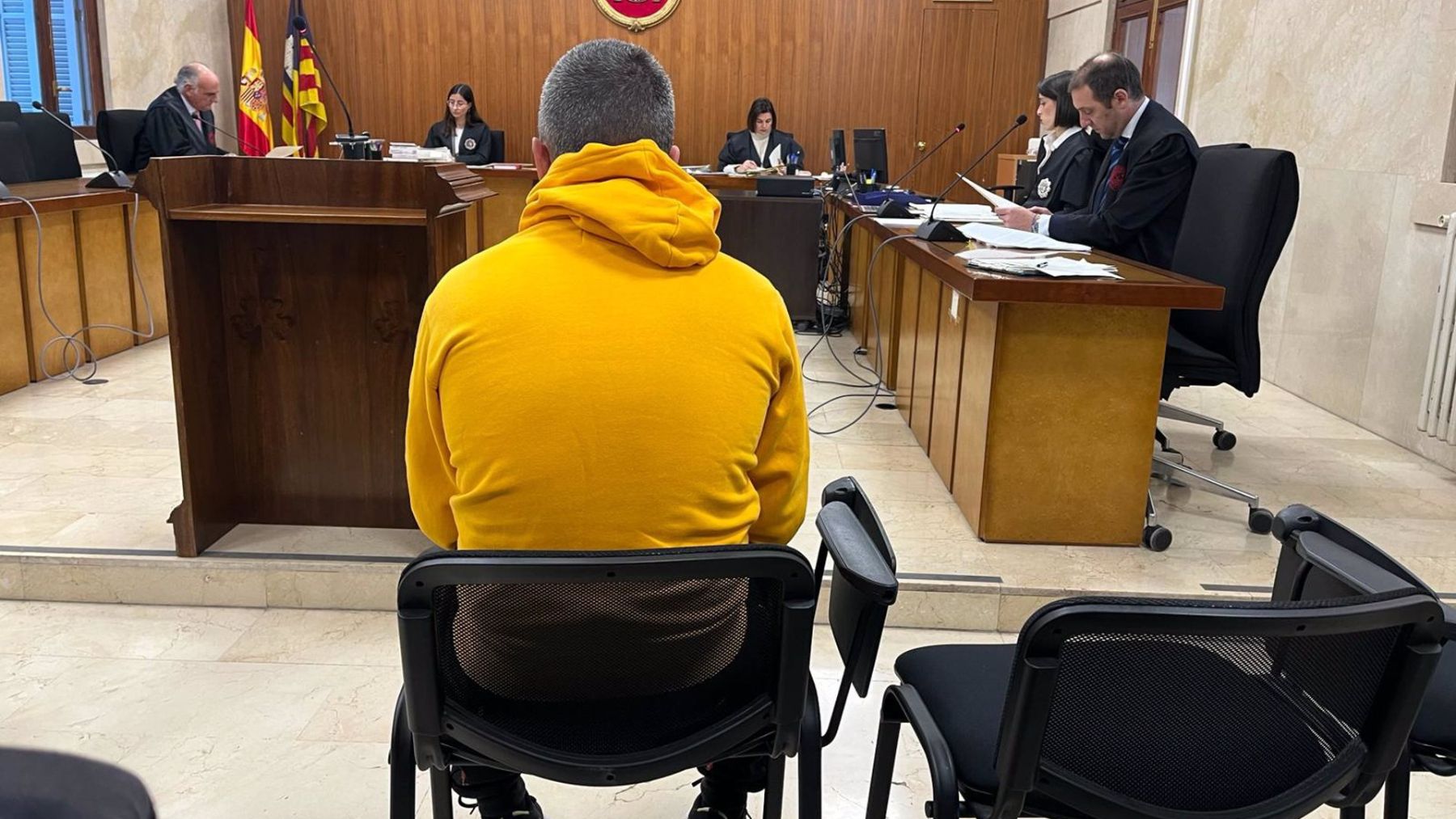 El acusado de violar a una conocida de su hijo en Magaluf, en el juicio.