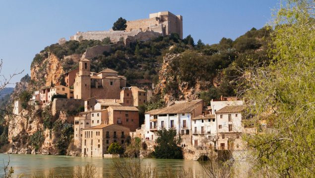 Este pueblo está en España pero parece sacado de la Toscana o del Lago de Como