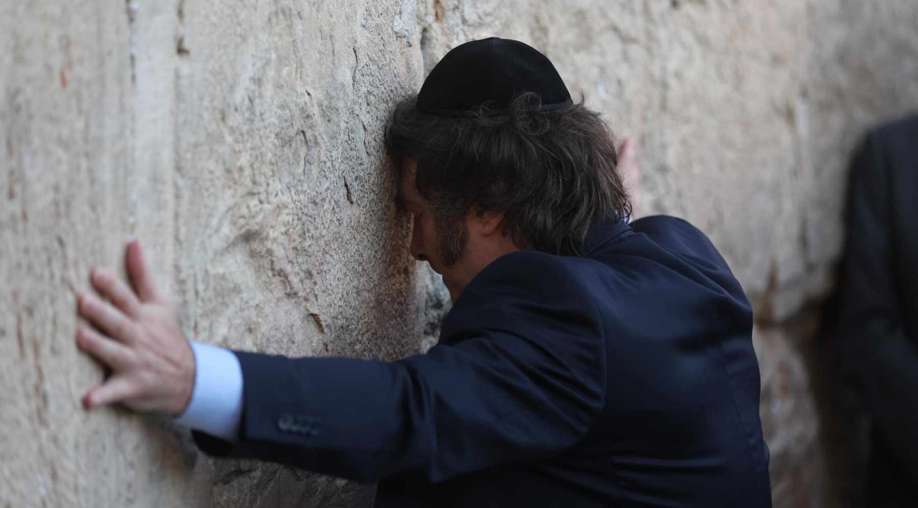 Javier Milei en el Muro de las Lamentaciones de Jerusalén.