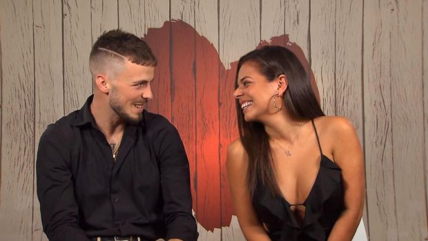 Juan y Bruna en 'First Dates'.