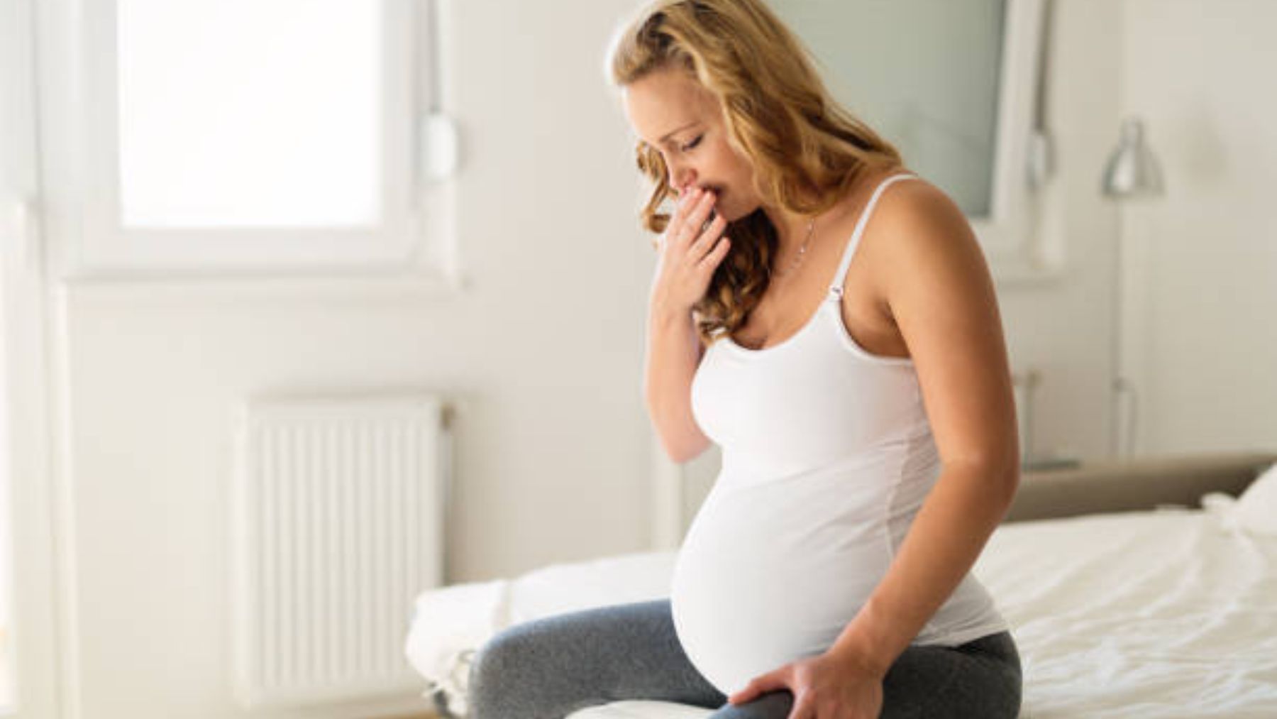 Causas y tratamiento para las náuseas al final del embarazo.