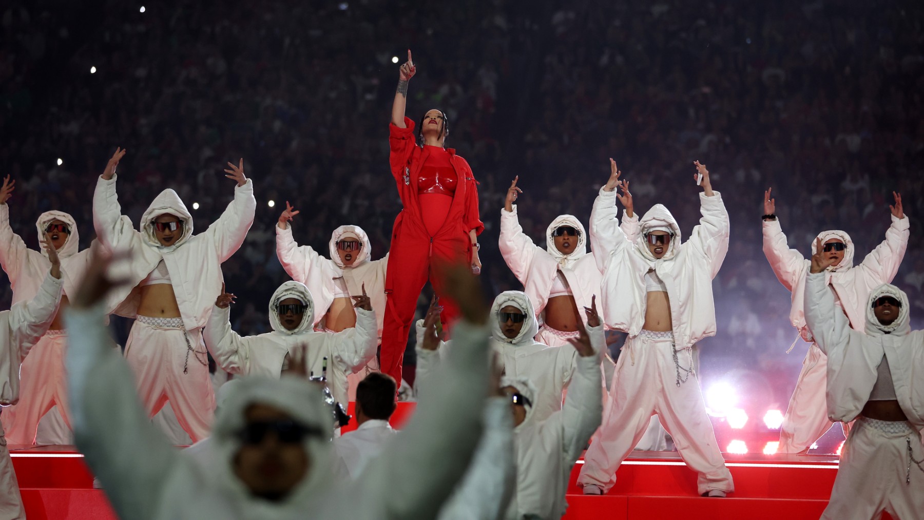 Rihanna, durante su actuación en la Super Bowl. (Getty)