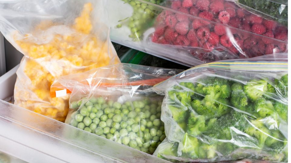 Según estudios, las frutas y verduras congeladas son igual de saludables  que las fres