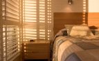 Los expertos instan a la población a no bajar las persianas por completo durante la noche: hay una alternativa mejor para dormir a pierna suelta