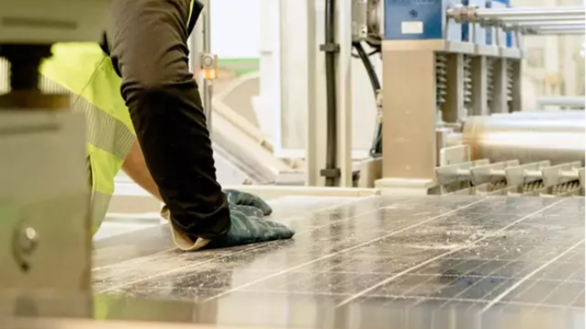 La planta ubicada en Cadrete (Zaragoza) tiene como objetivo ofrecer al sector fotovoltaico una solución para el reciclaje de sus paneles