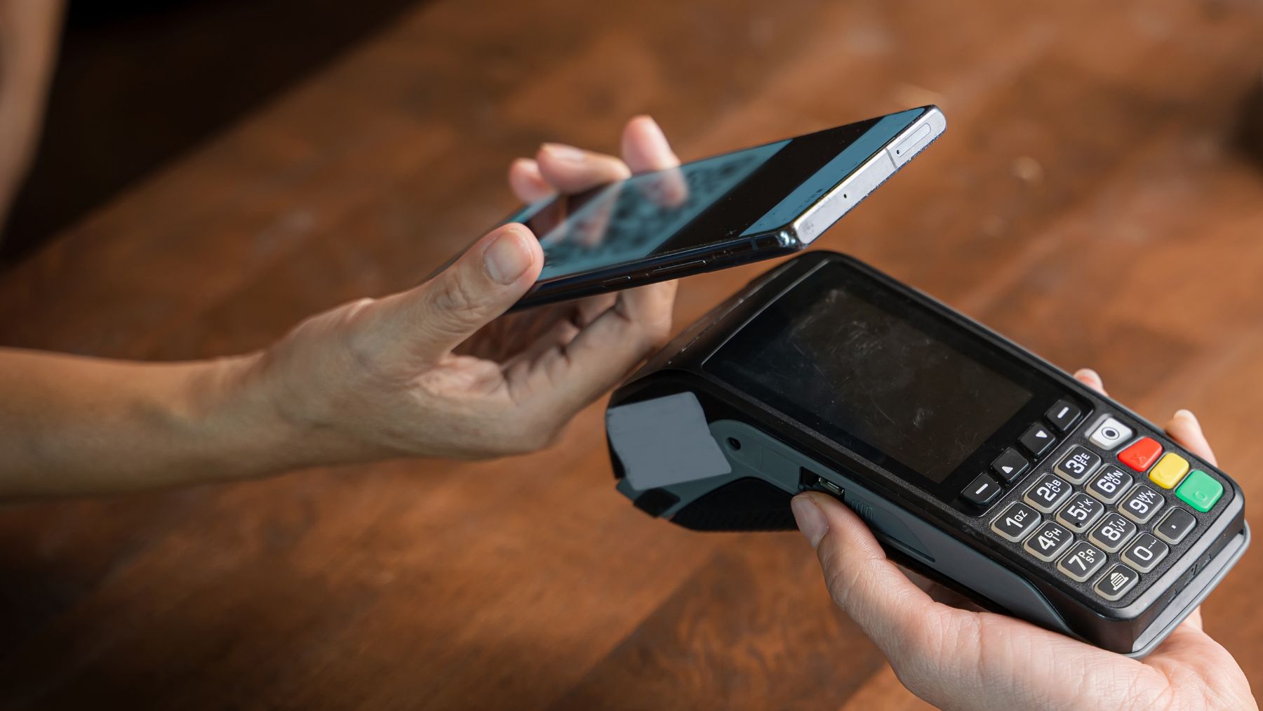 Móviles con NFC para pagar en comercios: los más baratos de 2024