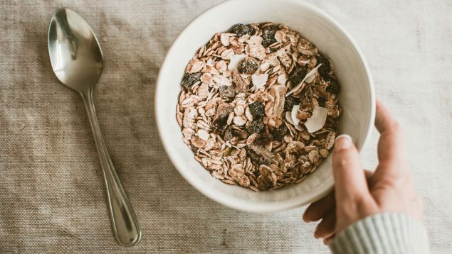 El consumo regular de cereales es fundamental para una dieta equilibrada, ya que proporcionan energía, vitaminas, minerales y proteínas