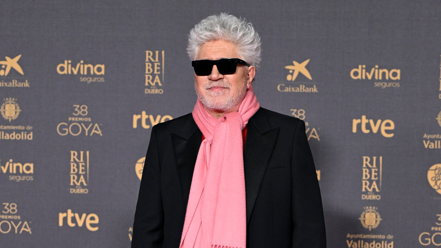 Pedro Almodovar en la alfombra roja de los Goya 2024.