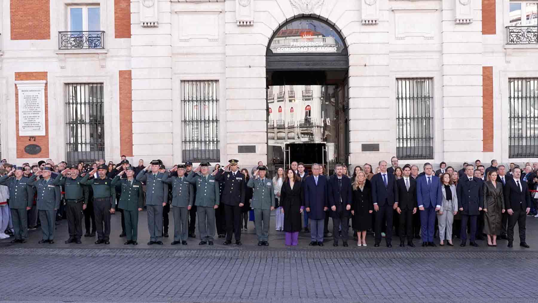Los asistentes al homenaje de la Comunidad de Madrid a los guardias civiles asesinados