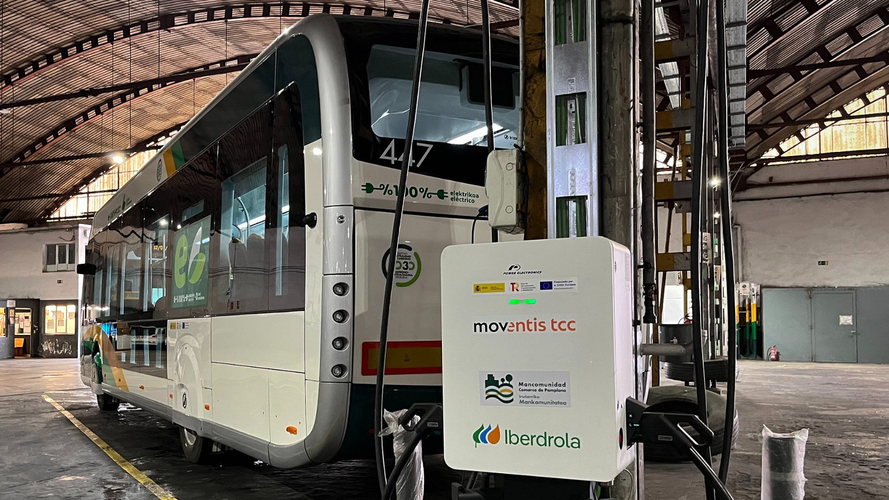 La flota de vehículos de la Mancomunidad de la Comarca de la capital navarra recargará las baterías de un total de 20 autobuses eléctricos con energía 100% verde