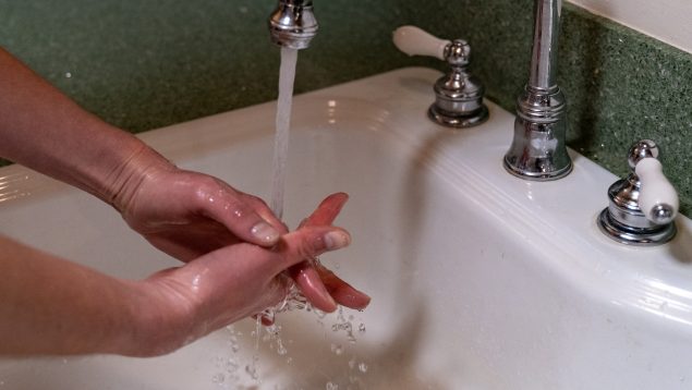 Los expertos aclaran cuál es la forma correcta de lavarse las manos