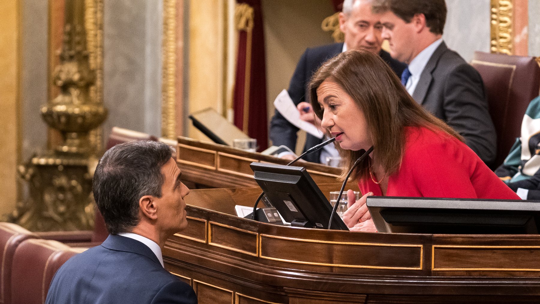 Francina Armengol y Pedro Sánchez en el Congreso. (Foto: EP)