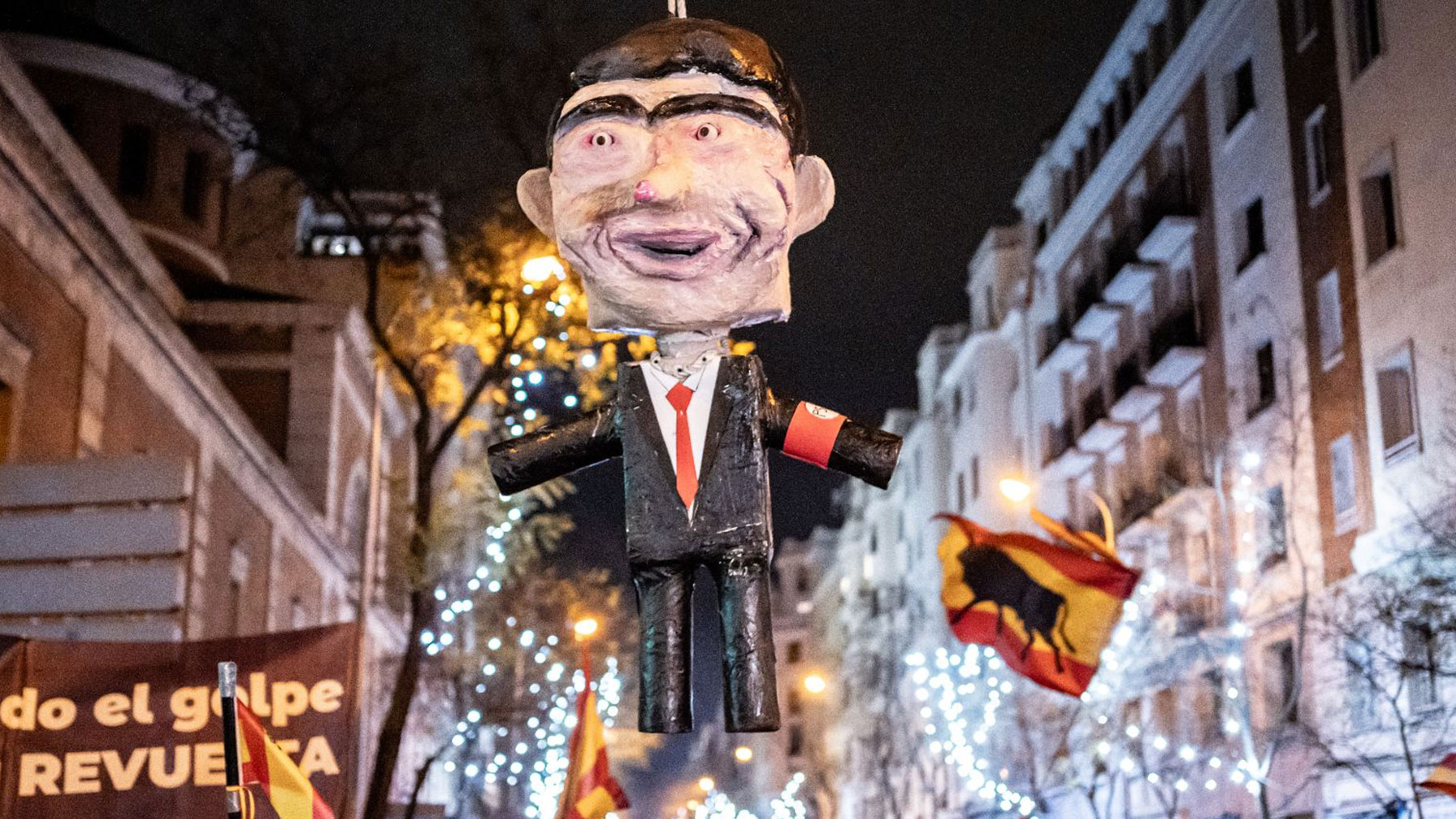 Piñata en Ferraz, denunciada por el PSOE.