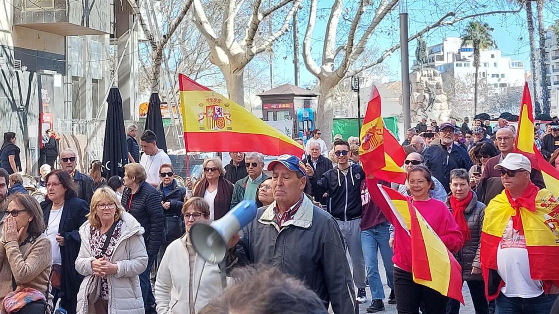 Manifestación en Palma a favor de la Guardia Civil y contra Sánchez y Marlaska.