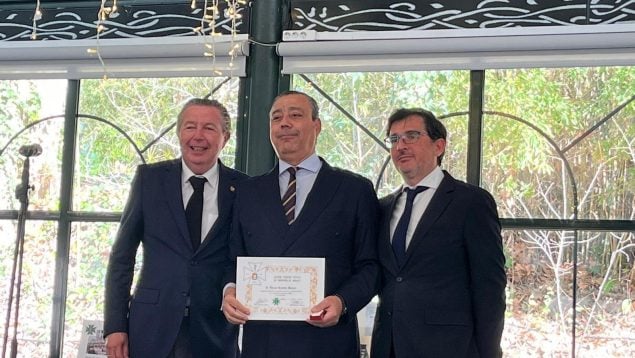 El Dr. Óscar Castro recibe la Medalla de Oro del Colegio de Dentistas de Málaga