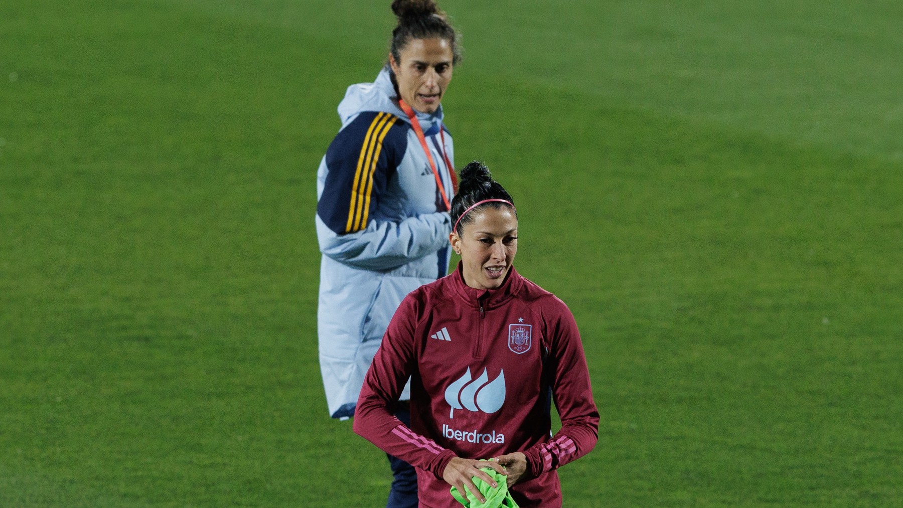 Montse Tomé y Jenni Hermoso, en un entrenamiento. (Europa Press)