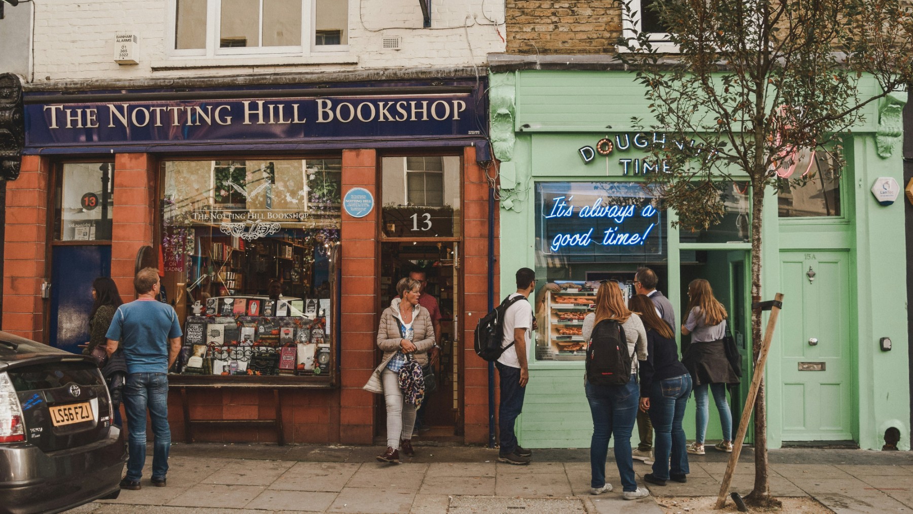 Es como estar en Notting Hill pero sin salir de España: el barrio de colores en el que te sentirás como en Londres