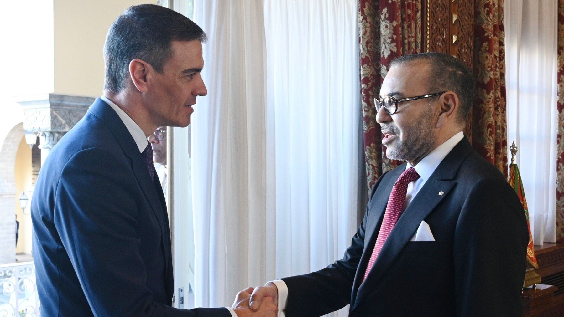 Sánchez financiará trasvases y desaladoras en Marruecos mientras recorta el agua del Tajo-Segura