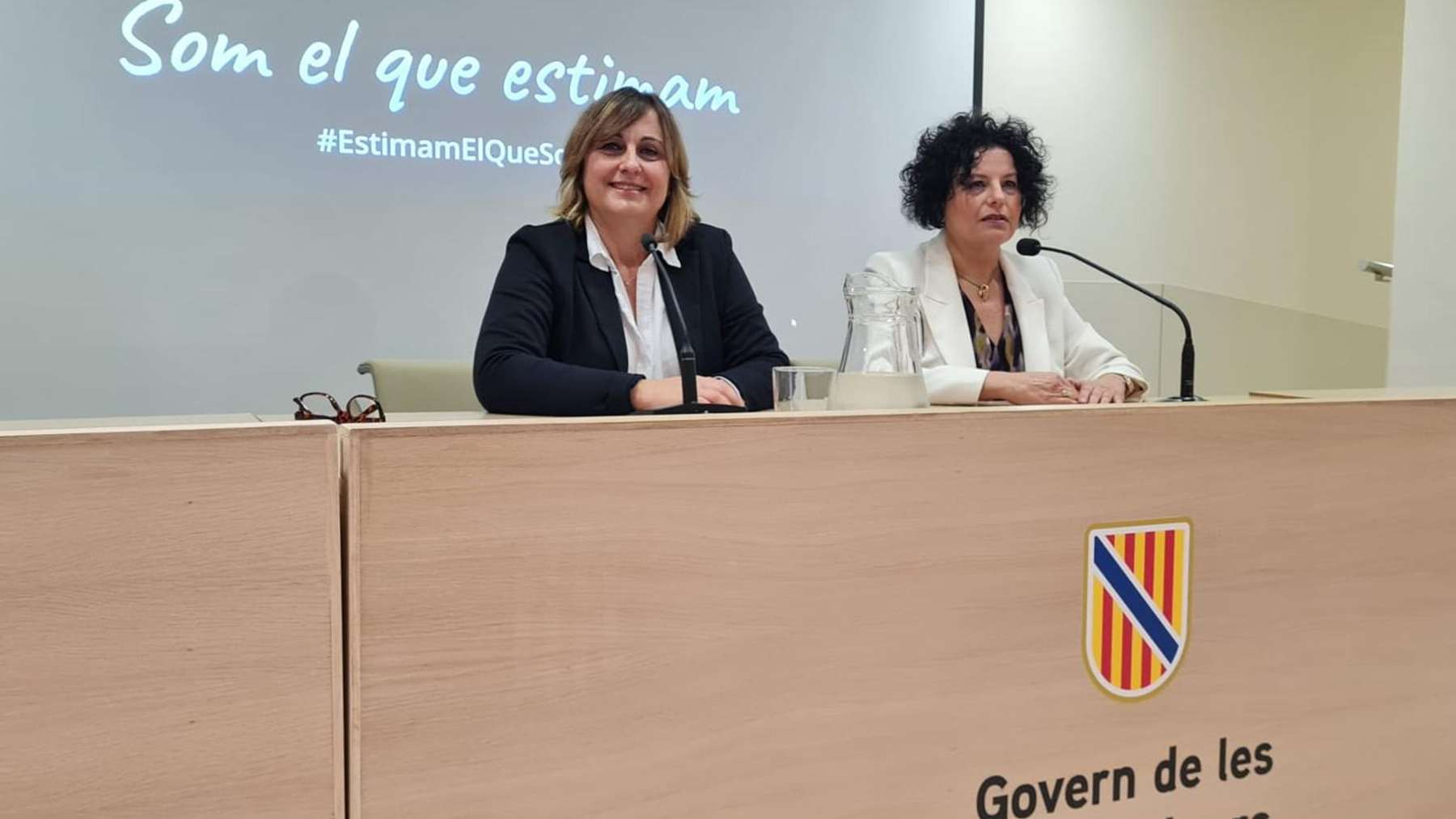 La consellera Antònia Estarellas (izquierda), presentando el programa de actividades del Día de Baleares.
