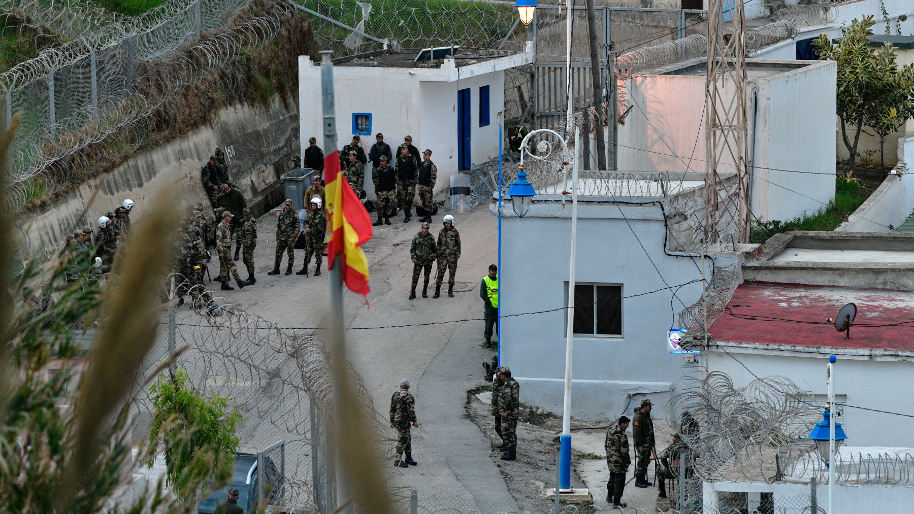 Militares vigilan el paso fronterizo de Benzu. (Foto: Ep)