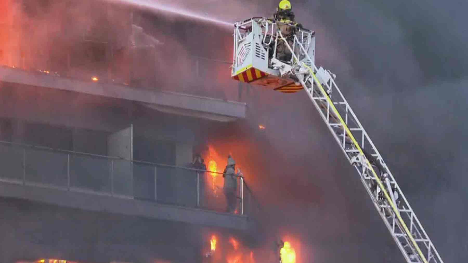 Dos personas atrapadas en el incendio de Valencia.
