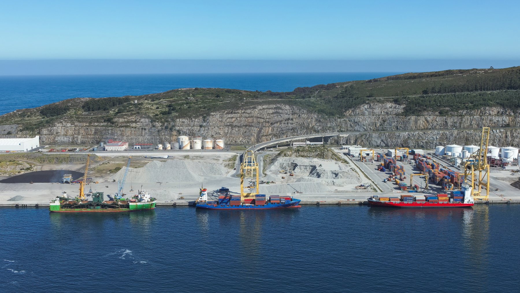 El Puerto de Ferrol está actualmente transformando su actividad y activando distintos proyectos de energías renovables