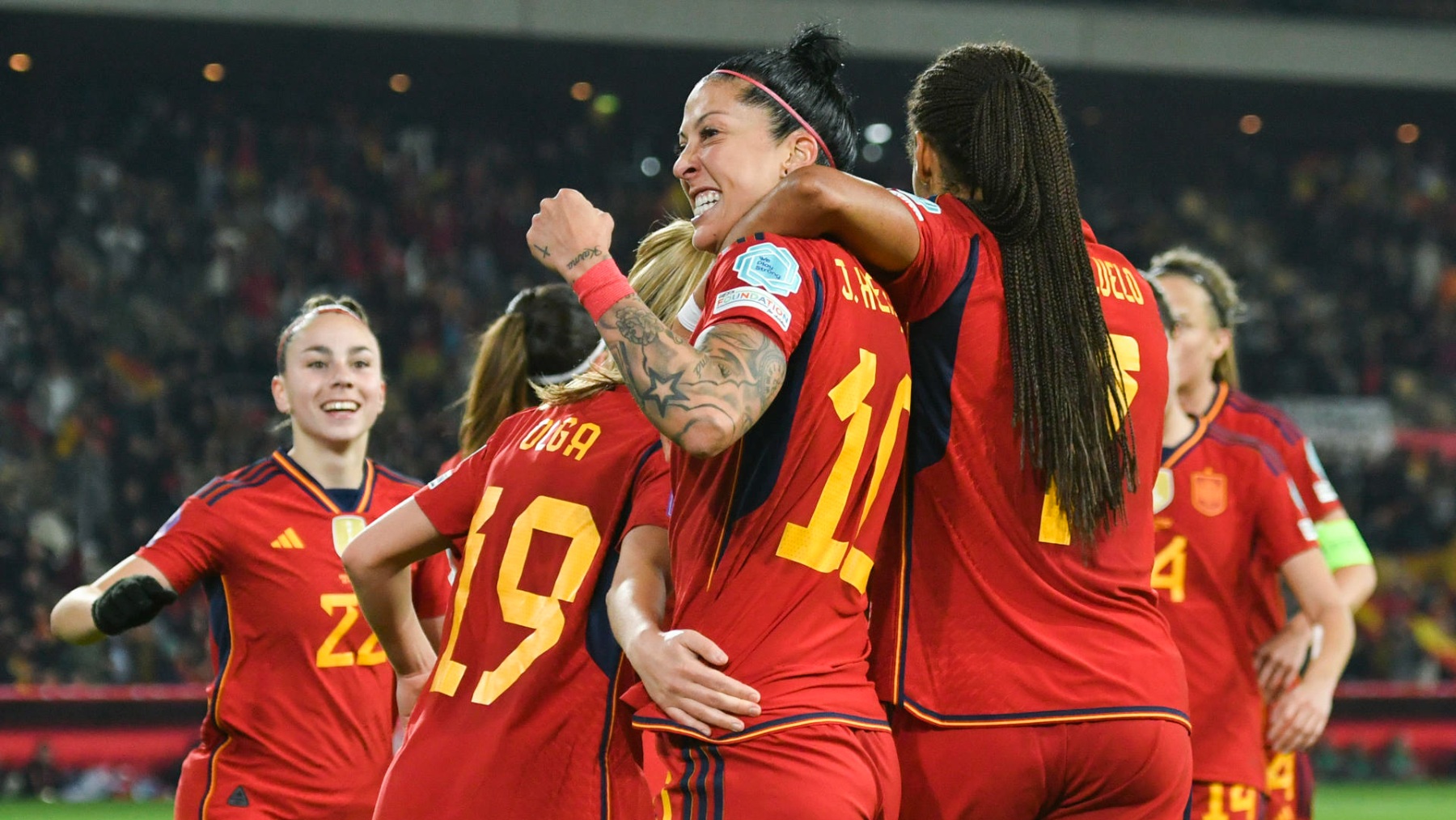 España celebra el gol de Jenni Hermoso. (EFE)