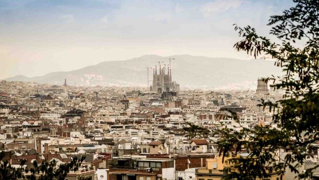Esta es la calle más estrecha de Barcelona: te impresionará