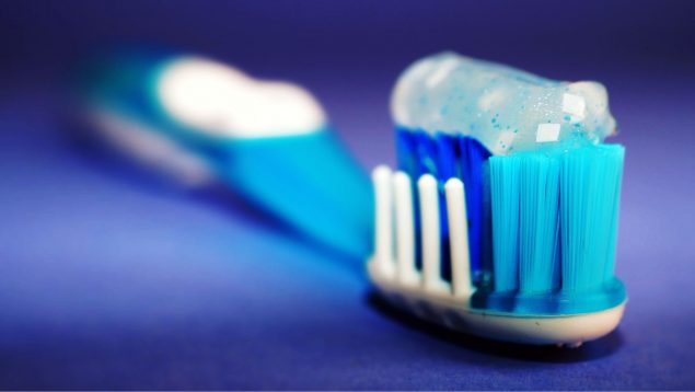 Esta es la forma correcta de lavarse los dientes según los expertos