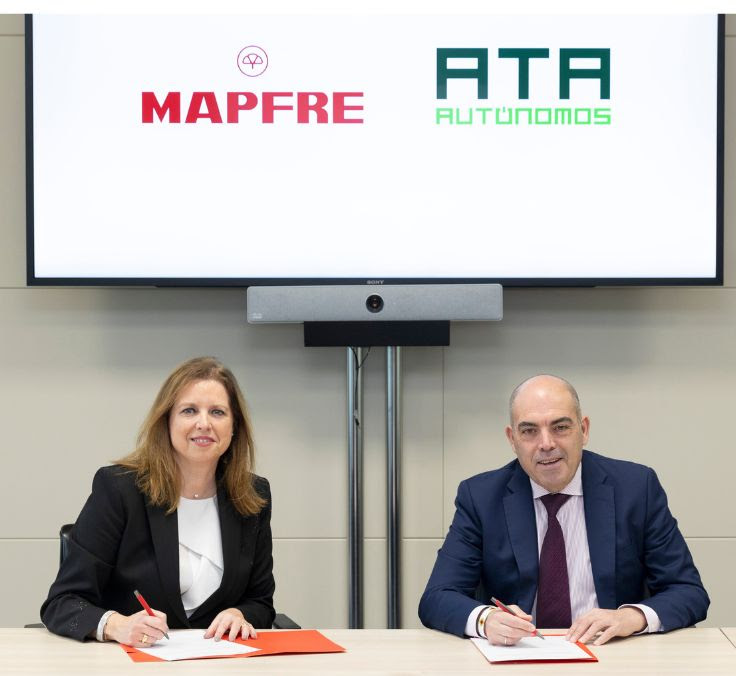 En la imagen,Elena Sanz CEO de MAPFRE Iberia y  Lorenzo Amor, presidente de ATA.