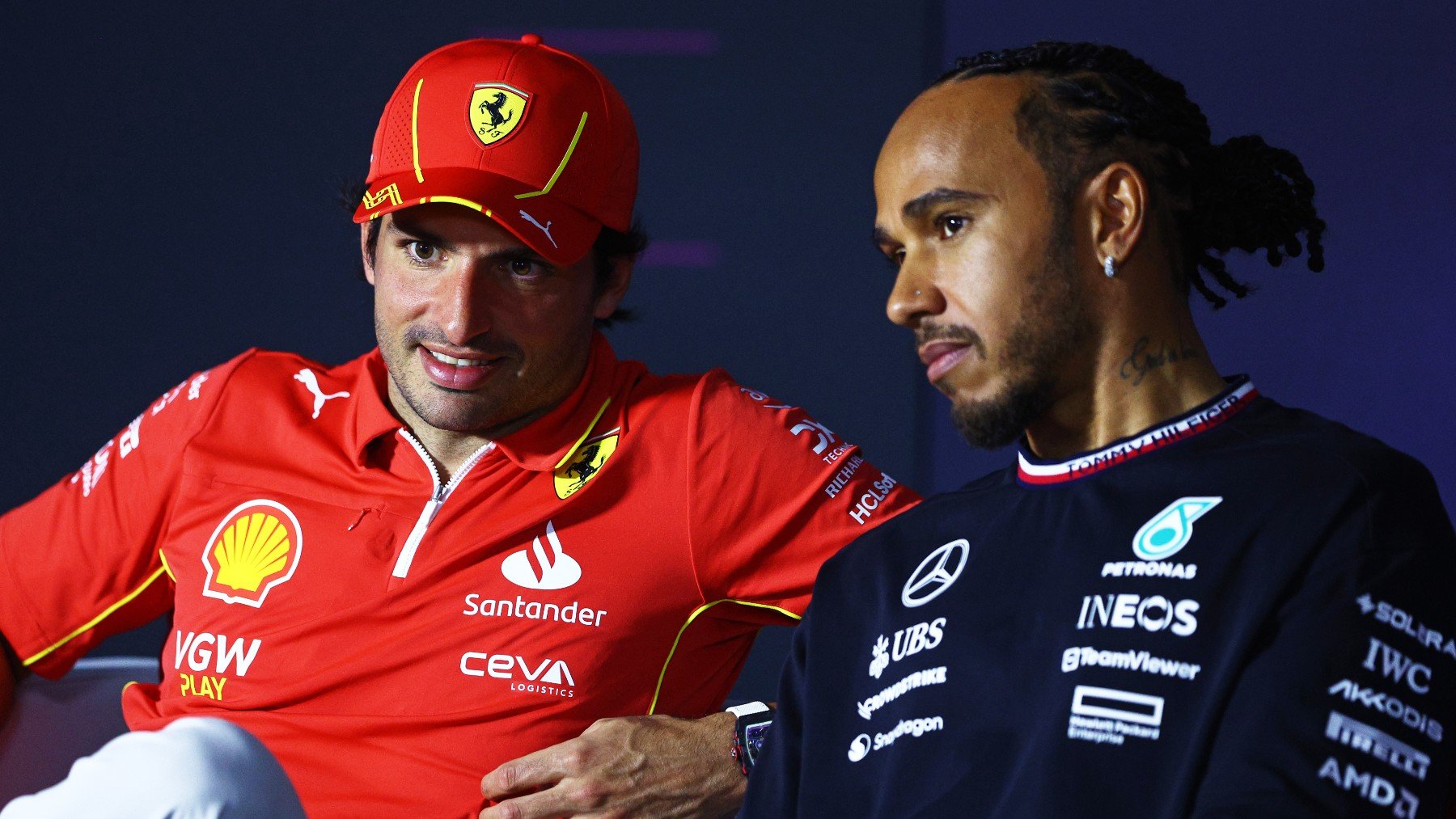 Carlos Sainz y Lewis Hamilton. (Getty)