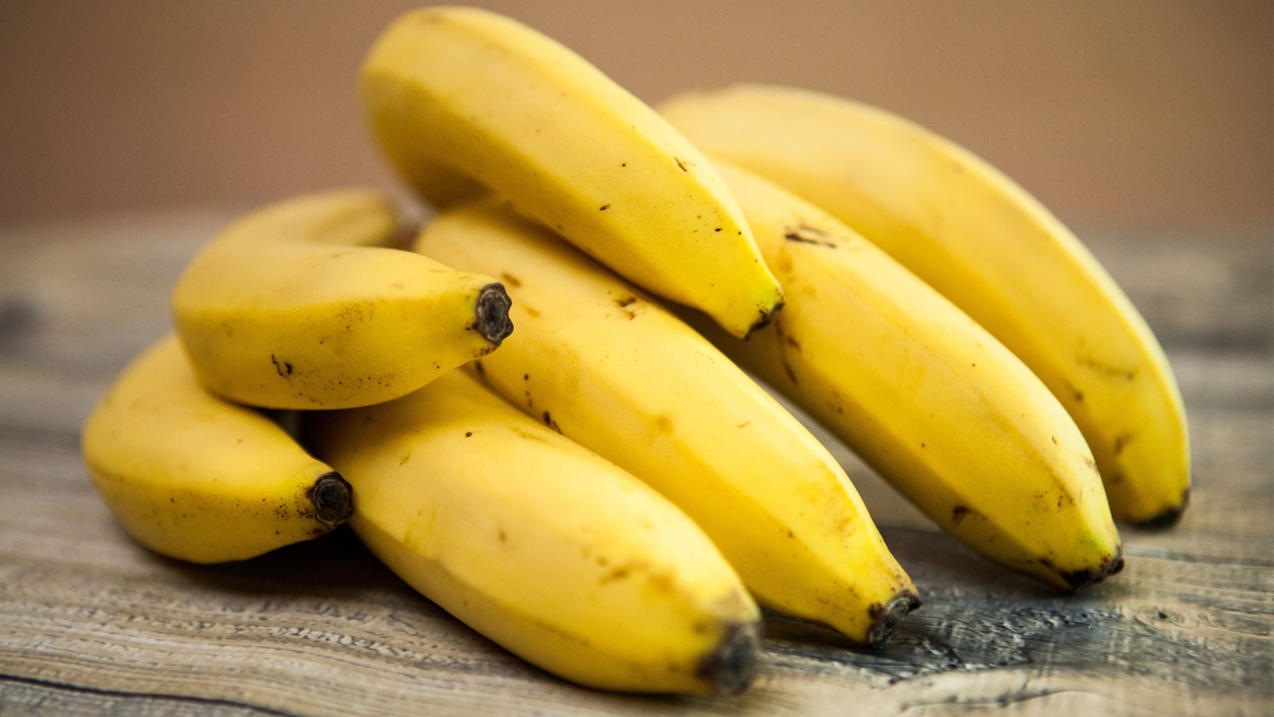 La ciencia habla claro: esto es lo que te puede pasar si eres de los que toma plátano en la merienda