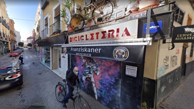 El turista que sacó las vísceras a machetazos a un hostelero de Sevilla podrá cumplir la pena en su país