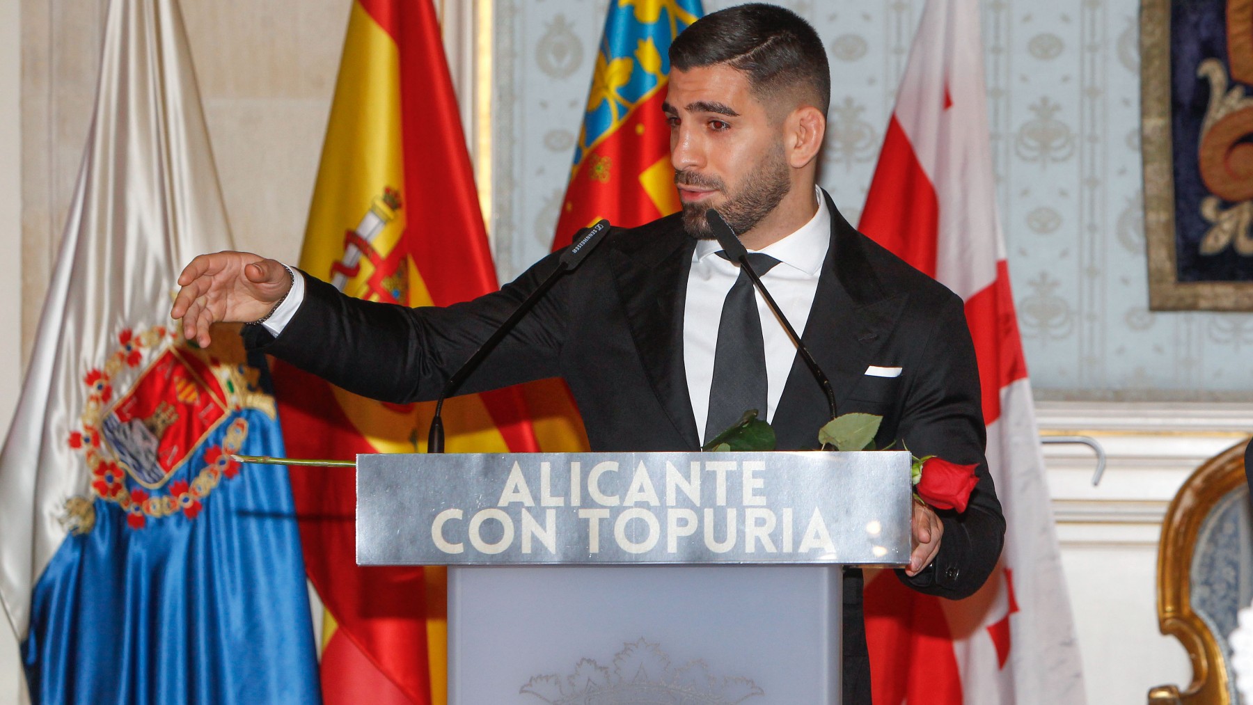 Topuria tras recibir un homenaje en Alicante (EFE)