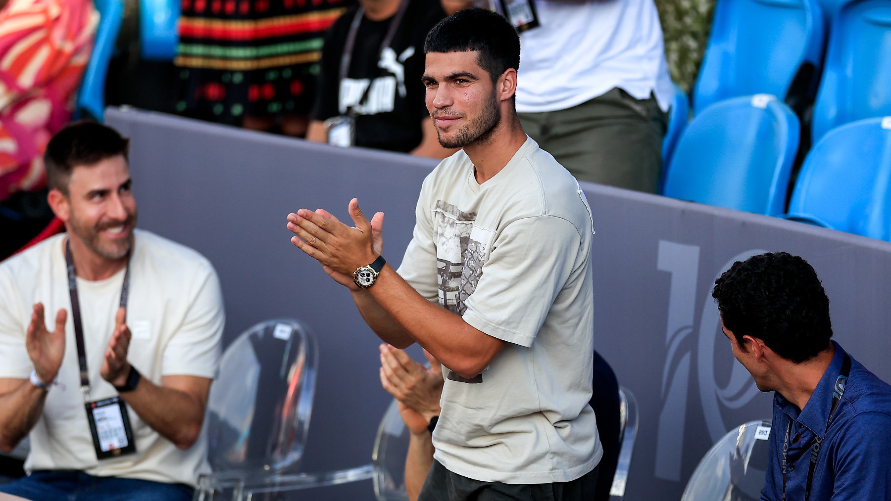 Carlos Alcaraz, en un partido que vio desde la grada. (Getty)