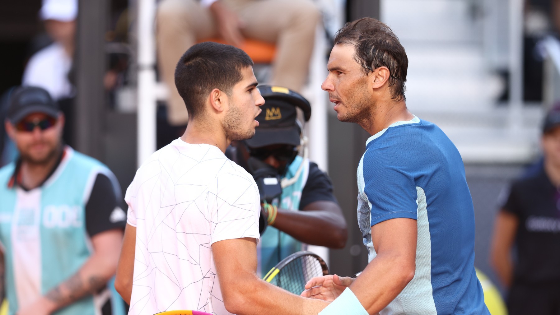 Carlos Alcaraz y Rafa Nadal tras uno de sus partidos. (Europa Press)