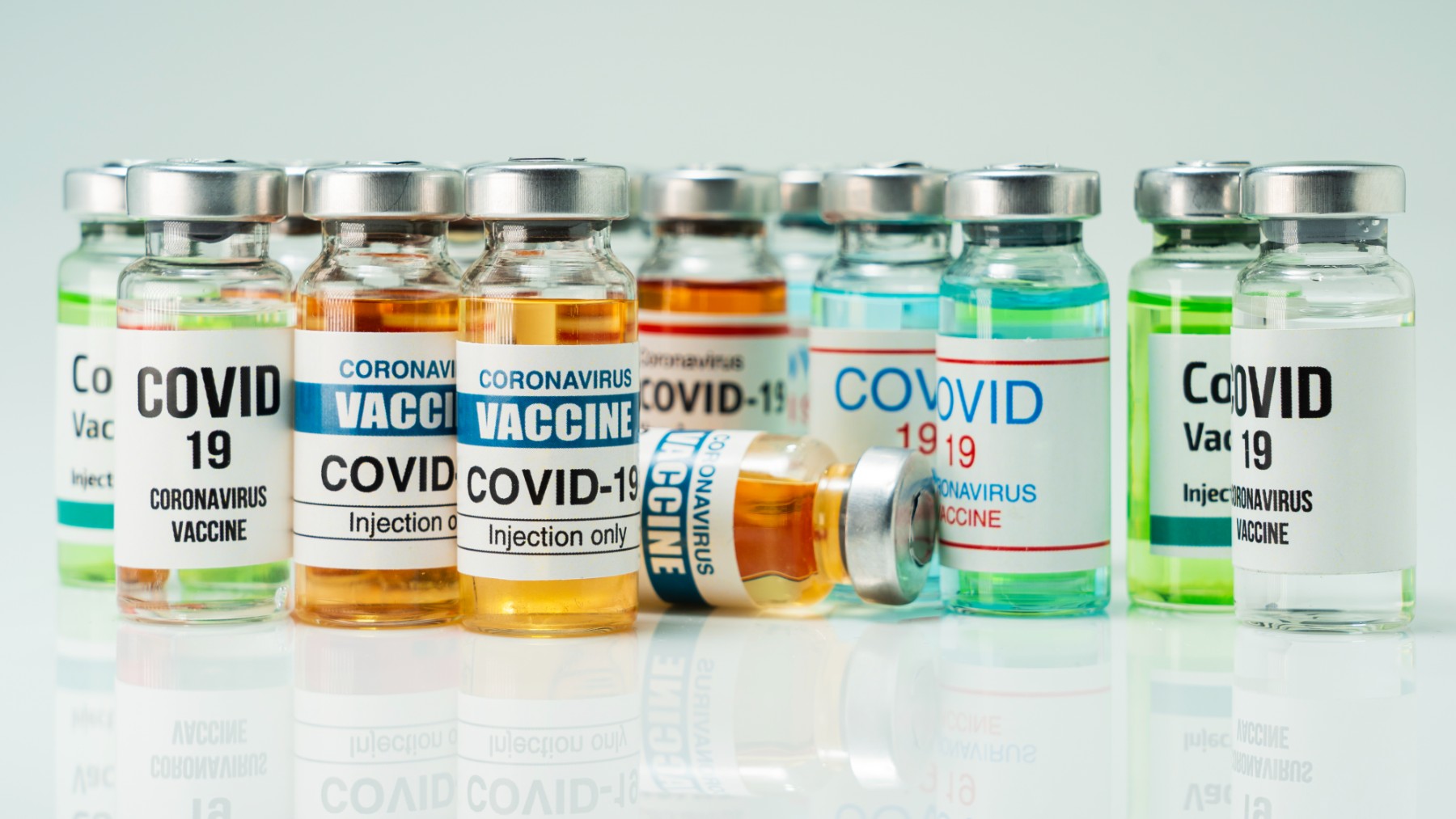 Demuestran la eficacia y seguridad de administrar simultáneamente las vacunas del covid y la gripe.