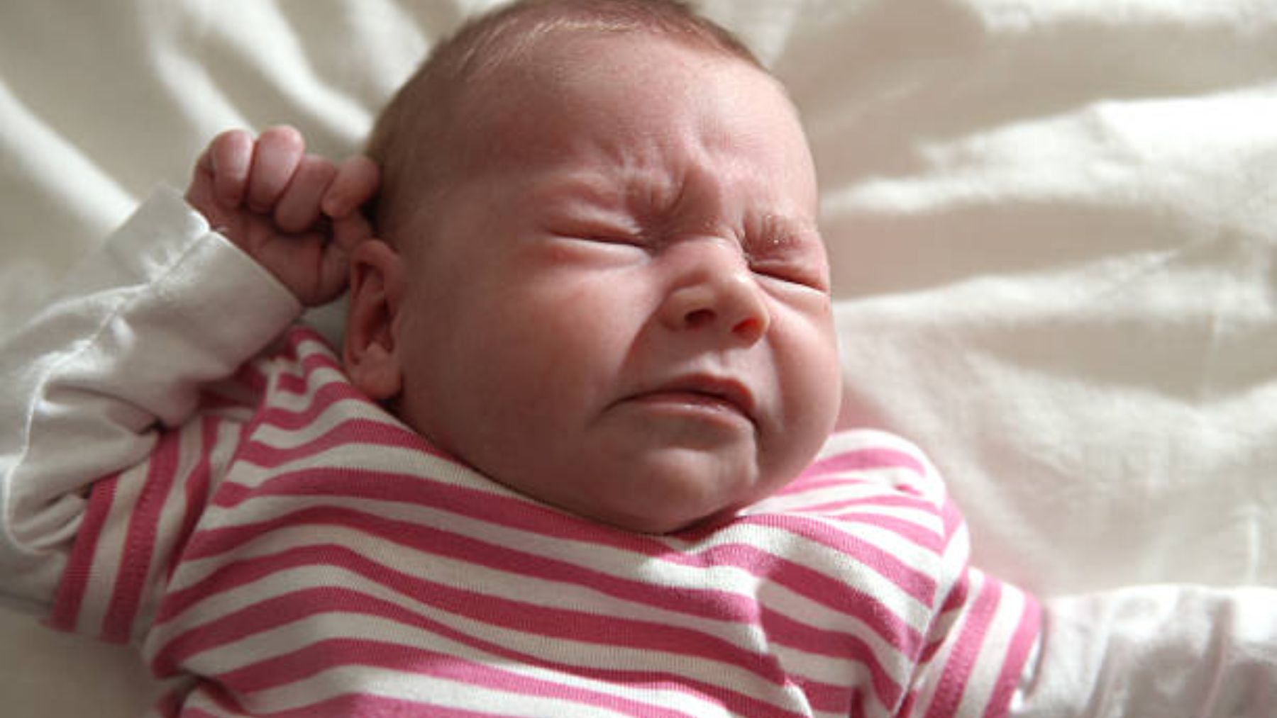 Las causas del estornudo en el recién nacido