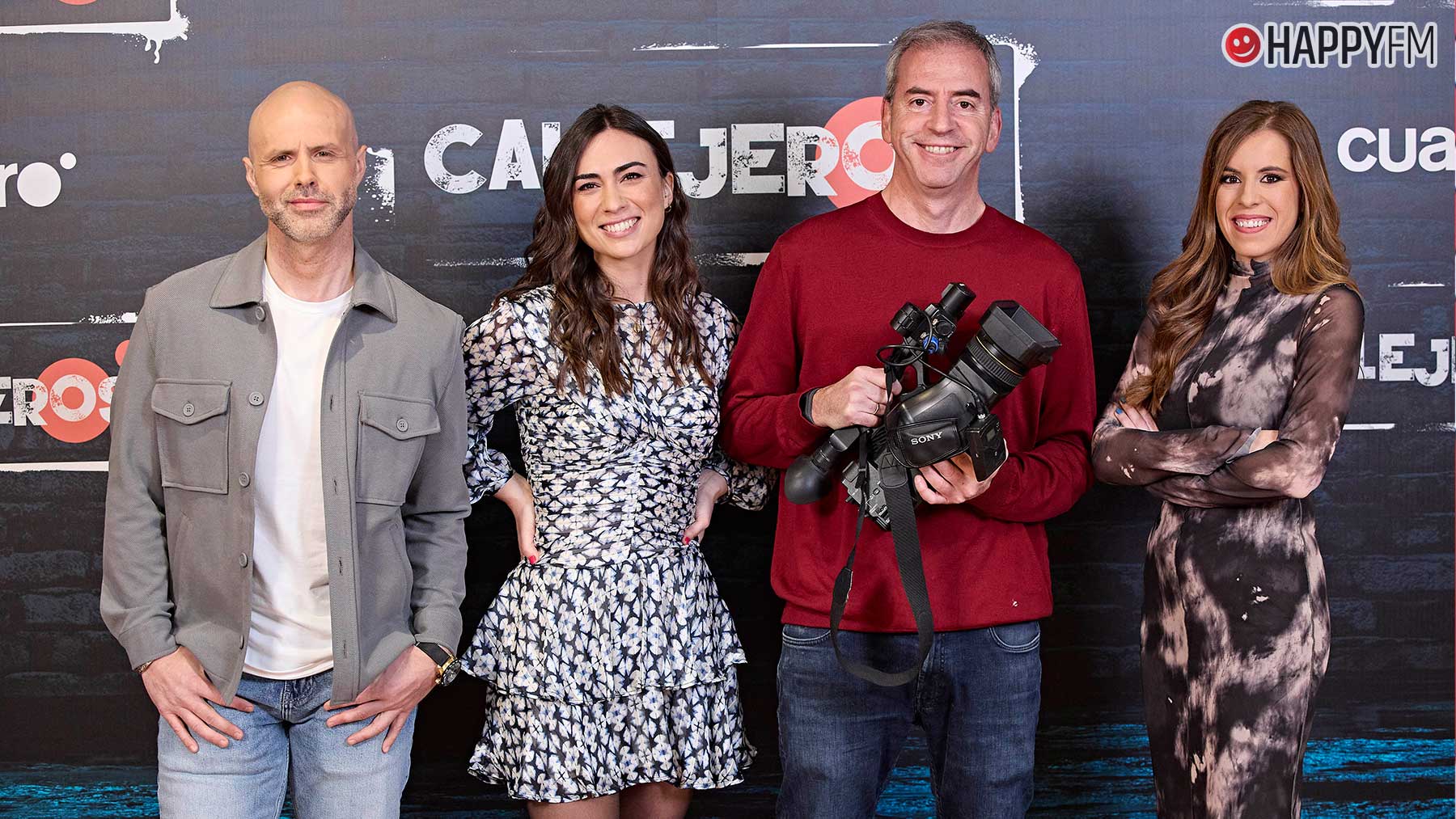 Los nuevos reporteros de Callejeros posan junto a Nacho Medina, director y reportero del programa (Mediaset).