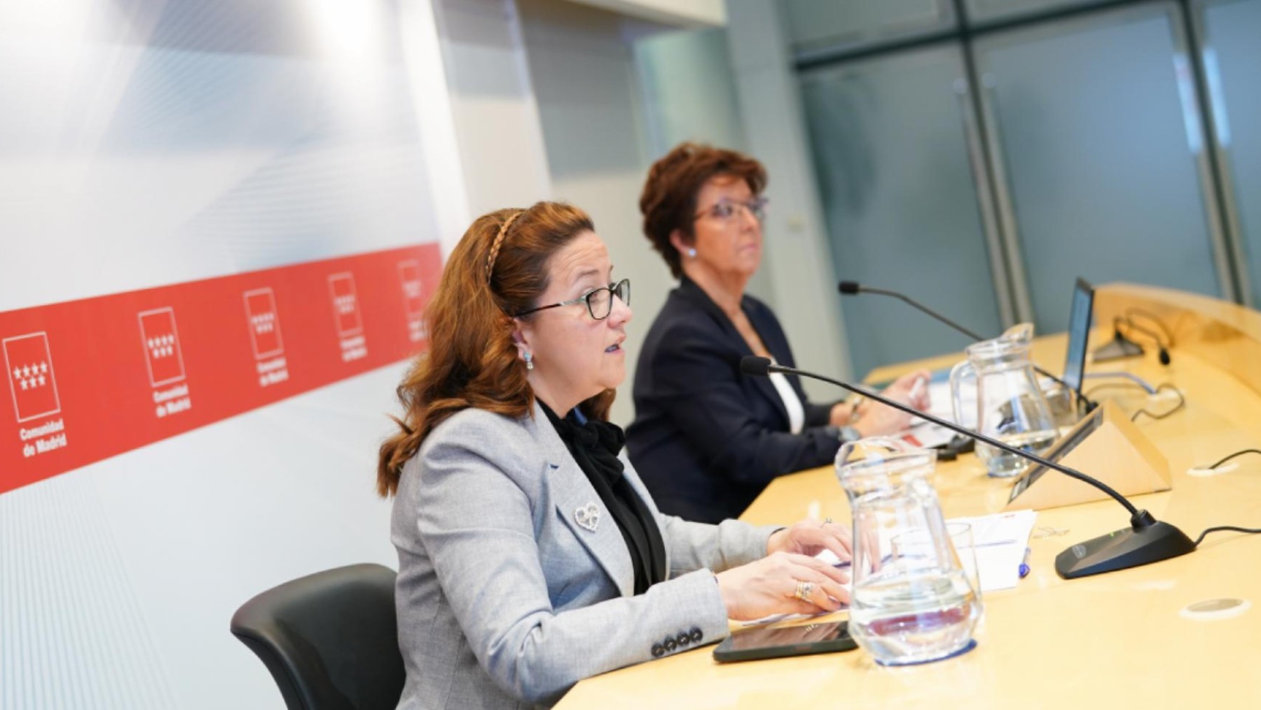 La consejera de Sanidad de Madrid, Fátima Matute y la directora de Salud Pública, Elena Andrada.